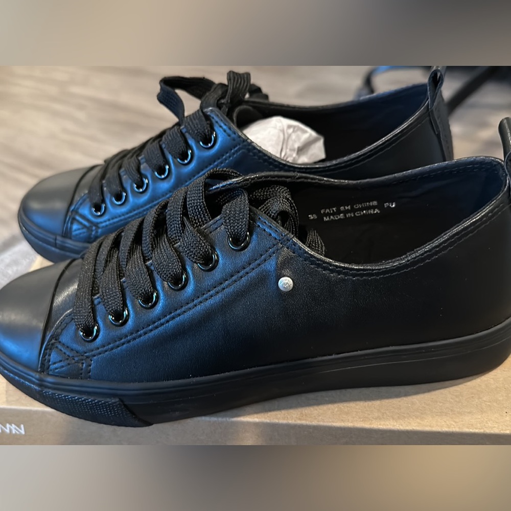 Matt & Nat Vegan Leather Sneakers 38 US Size 7 fits like 7.5 or 8 narrow